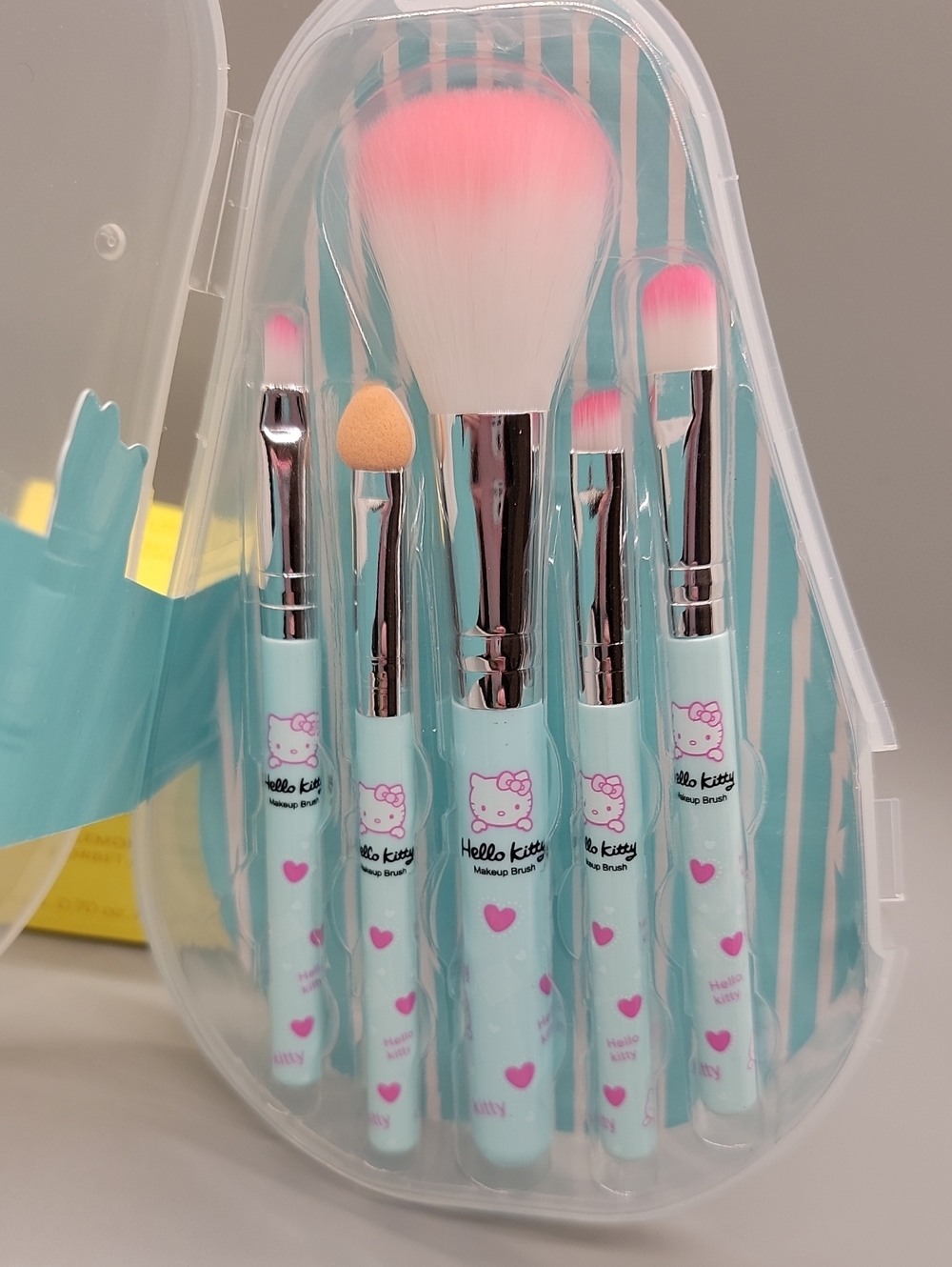 Hello Kitty 5 pc. Mini Makeup Brush Set with Carrying Case - Picture 4 of 5